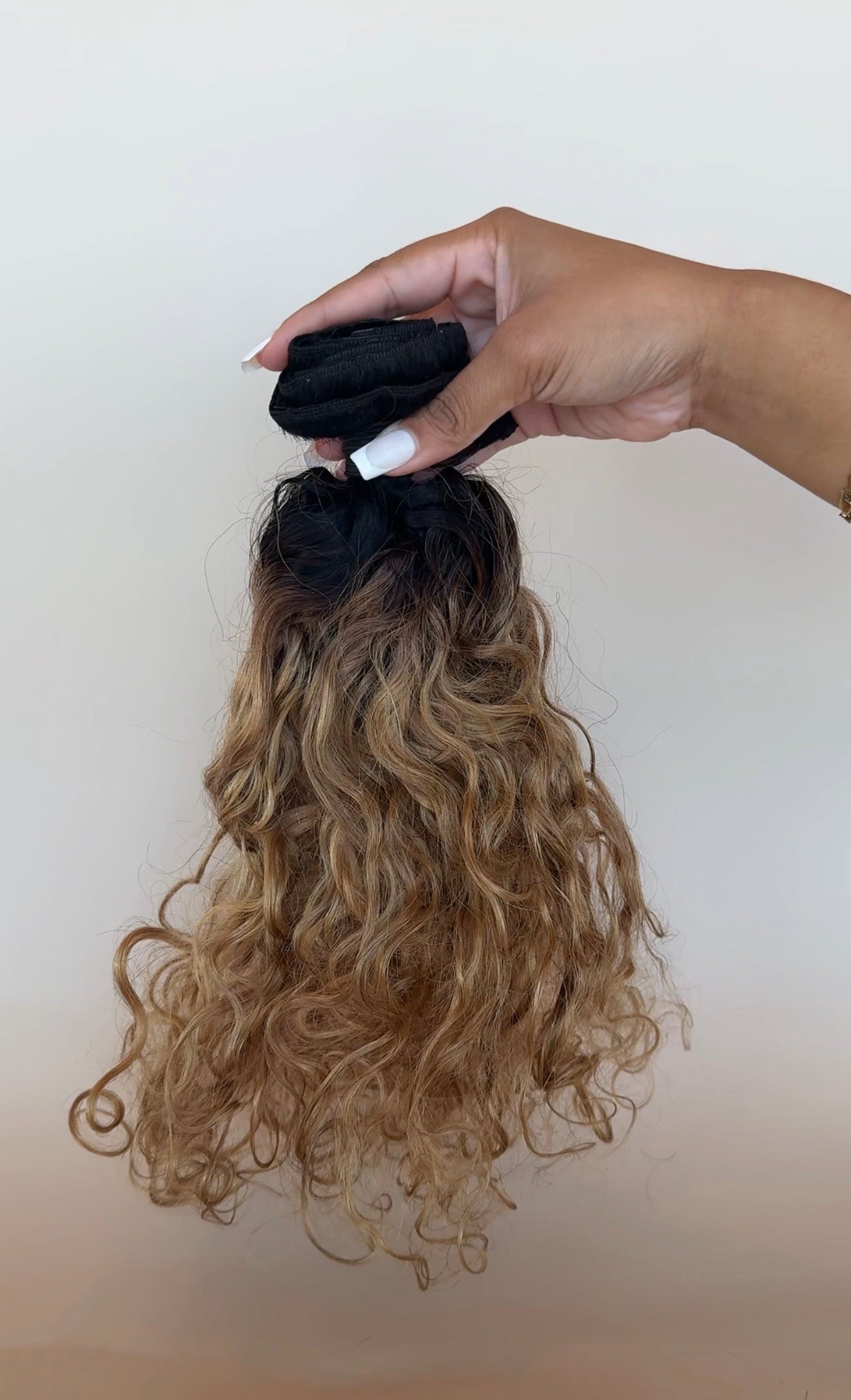 Custom 18" 120g Classic Clip-in Set Beach Wavy #1B Root - Honey Blonde #27