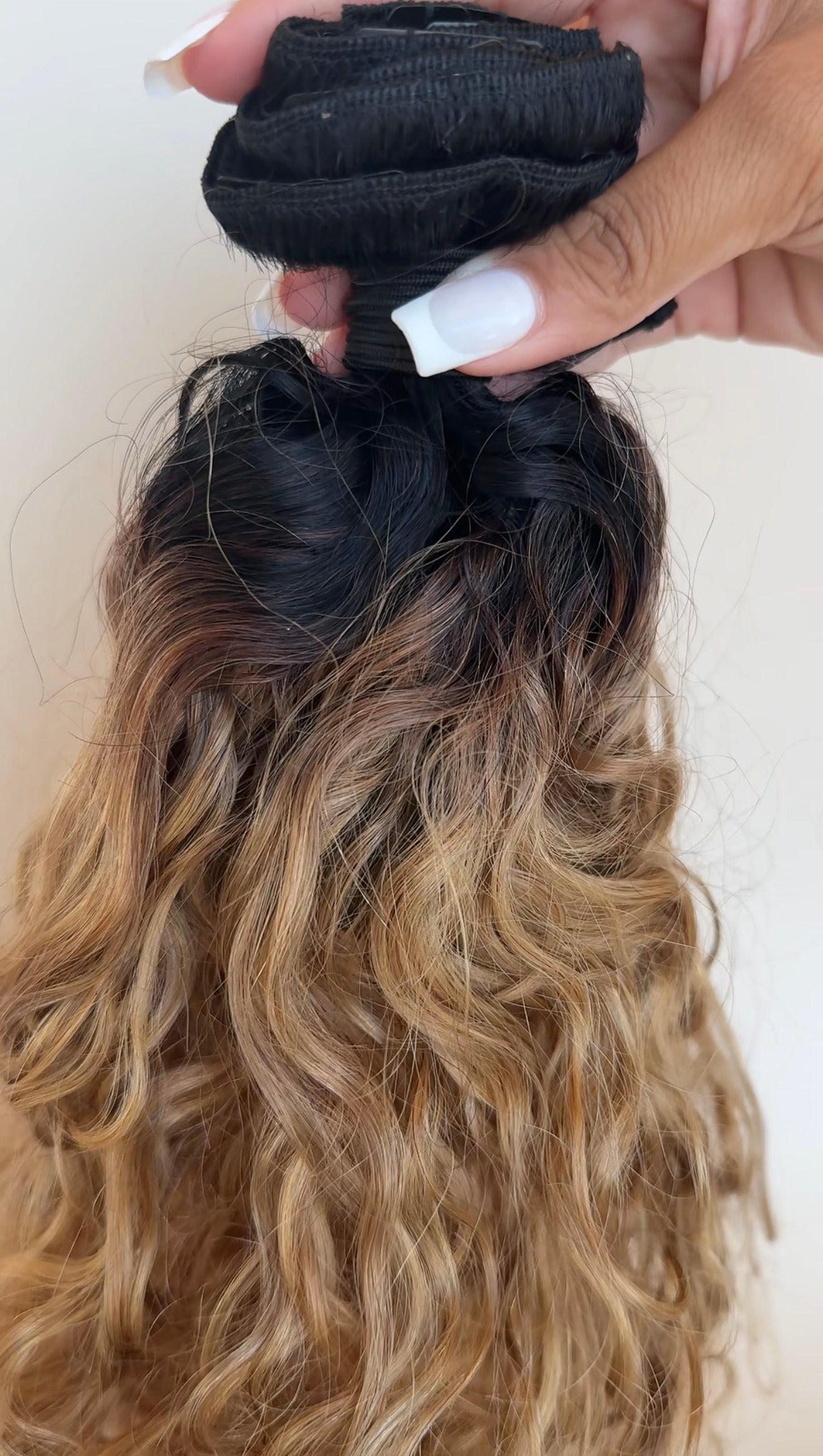 Custom 18" 120g Classic Clip-in Set Beach Wavy #1B Root - Honey Blonde #27